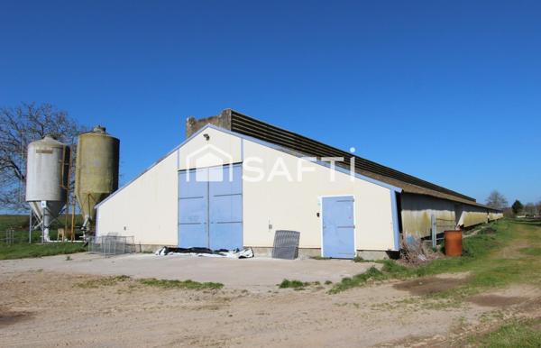 MAISON EN PIERRE AVEC NOMBREUSES DÉPENDANCES