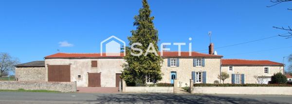 MAISON EN PIERRE AVEC NOMBREUSES DÉPENDANCES