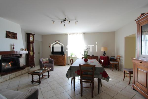 MAISON EN PIERRE AVEC NOMBREUSES DÉPENDANCES