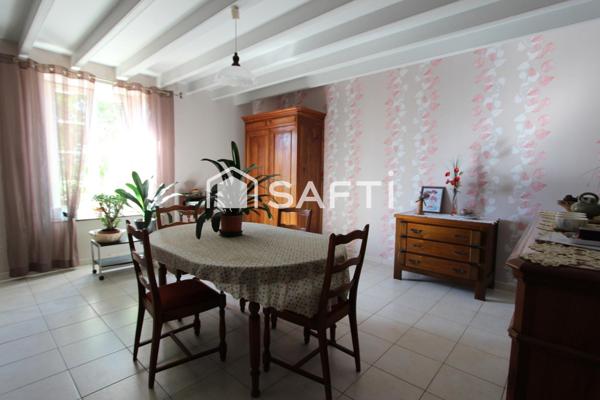 MAISON EN PIERRE AVEC NOMBREUSES DÉPENDANCES