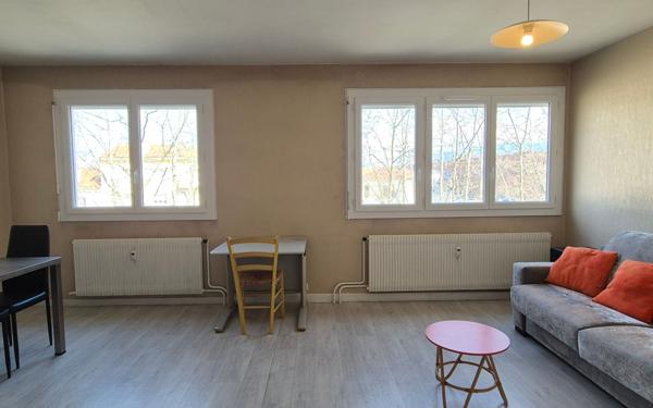 Appartement à vendre    1 pièce •  Saint-Étienne