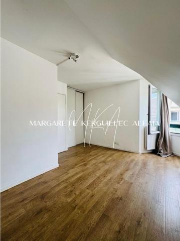 Appartement de 77m² Carrez, 3 chambres, idéalement situé près du centre-ville.