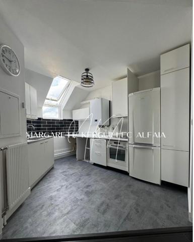 Appartement de 77m² Carrez, 3 chambres, idéalement situé près du centre-ville.