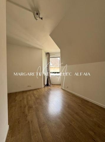 Appartement de 77m² Carrez, 3 chambres, idéalement situé près du centre-ville.