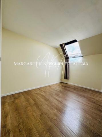 Appartement de 77m² Carrez, 3 chambres, idéalement situé près du centre-ville.