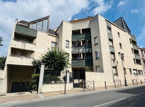 Appartement de 77m² Carrez, 3 chambres, idéalement situé près du centre-ville.