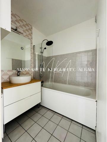 Appartement de 77m² Carrez, 3 chambres, idéalement situé près du centre-ville.