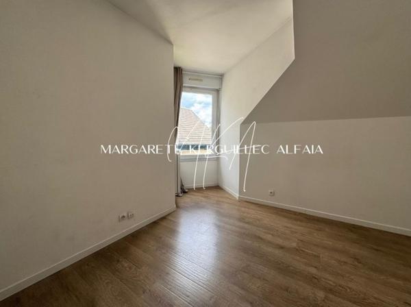 Appartement de 77m² Carrez, 3 chambres, idéalement situé près du centre-ville.