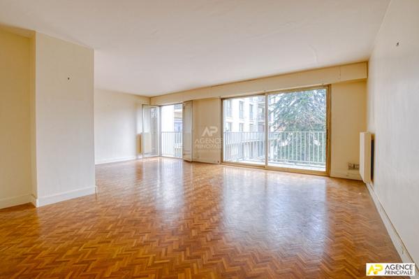 Montreuil - Appartement Versailles 4 pièce(s) 117.80 m2 - 2 -ème étage avec parking double €460 000 ** - Référence 27573