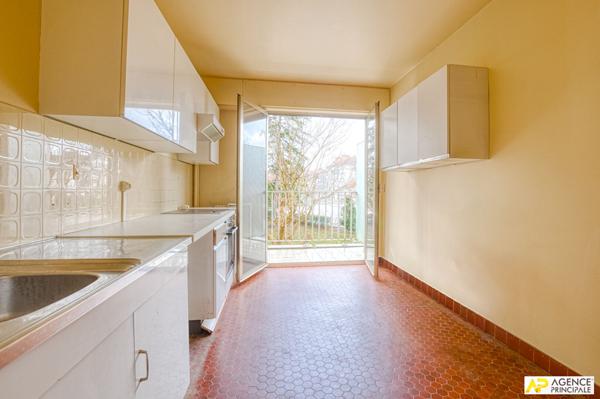 Montreuil - Appartement Versailles 4 pièce(s) 117.80 m2 - 2 -ème étage avec parking double €460 000 ** - Référence 27573