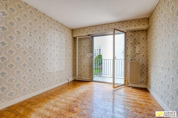 Montreuil - Appartement Versailles 4 pièce(s) 117.80 m2 - 2 -ème étage avec parking double €460 000 ** - Référence 27573