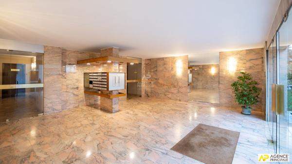 Montreuil - Appartement Versailles 4 pièce(s) 117.80 m2 - 2 -ème étage avec parking double €460 000 ** - Référence 27573
