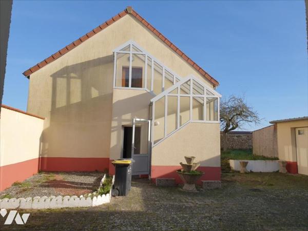 MAISON RURALE AVEC DEPENDANCES - JARDIN CLOS