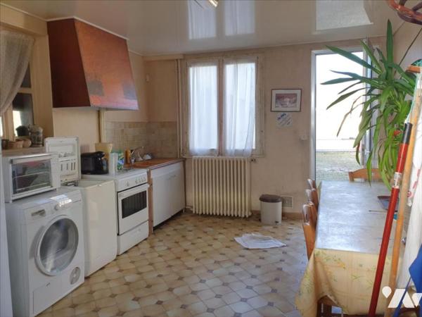 MAISON RURALE AVEC DEPENDANCES - JARDIN CLOS