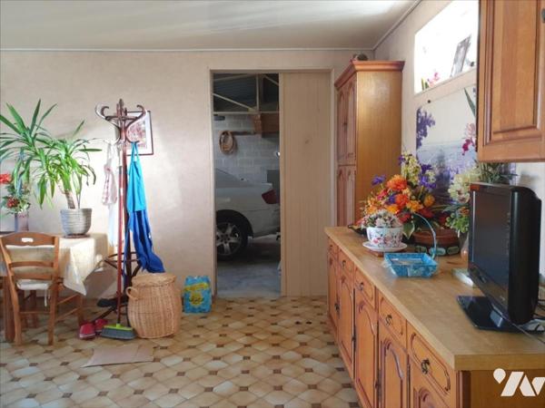 MAISON RURALE AVEC DEPENDANCES - JARDIN CLOS