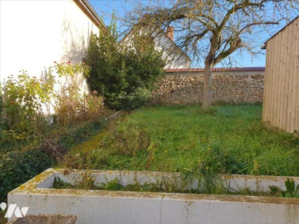 MAISON RURALE AVEC DEPENDANCES - JARDIN CLOS