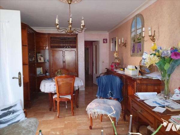 MAISON RURALE AVEC DEPENDANCES - JARDIN CLOS