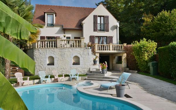 Maison à vendre    7 pièces •  Condé-Sainte-Libiaire