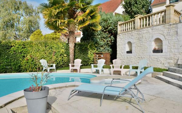 Maison à vendre    7 pièces •  Condé-Sainte-Libiaire