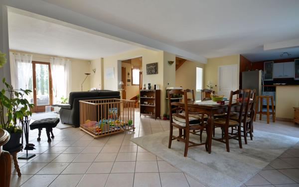 Maison à vendre    7 pièces •  Condé-Sainte-Libiaire