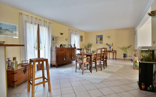 Maison à vendre    7 pièces •  Condé-Sainte-Libiaire