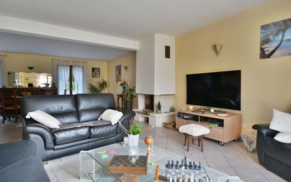 Maison à vendre    7 pièces •  Condé-Sainte-Libiaire