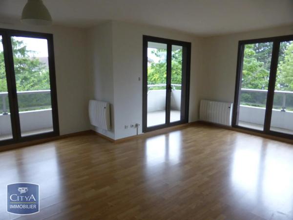 Appartement à louer 3 pièces 81.86m² Ferney-Voltaire (01210)