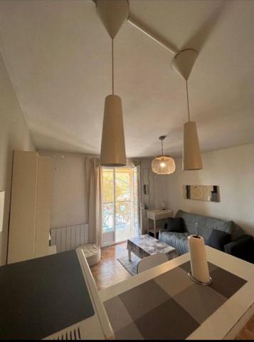 studio meublé GREOUX LES BAINS avec balcon