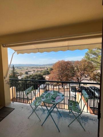 studio meublé GREOUX LES BAINS avec balcon