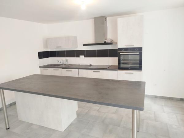Appartement F4 rénové de 80 m² en rez-de-terrasse à Delle