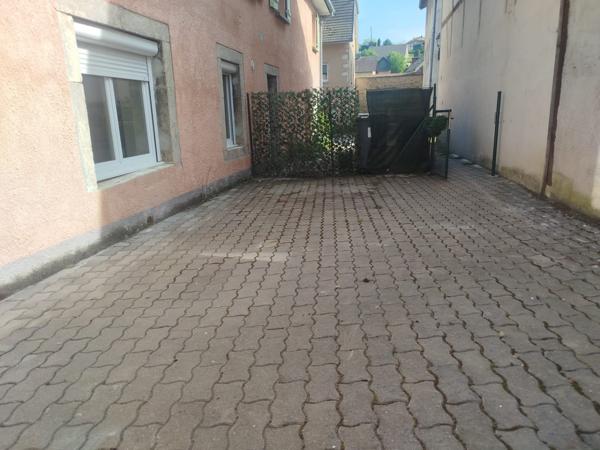 Appartement F4 rénové de 80 m² en rez-de-terrasse à Delle