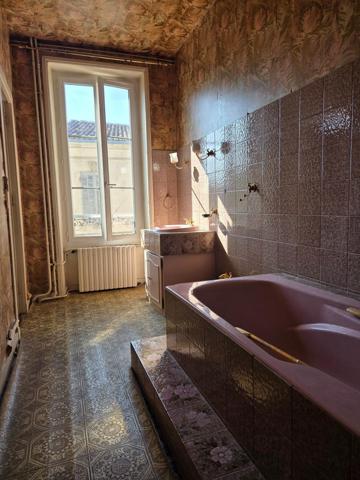 Maison à SAINT-JEAN-D'ANGELY, 17400 - 8 pièces 192m²