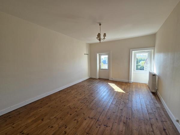 Maison à SAINT-JEAN-D'ANGELY, 17400 - 8 pièces 192m²