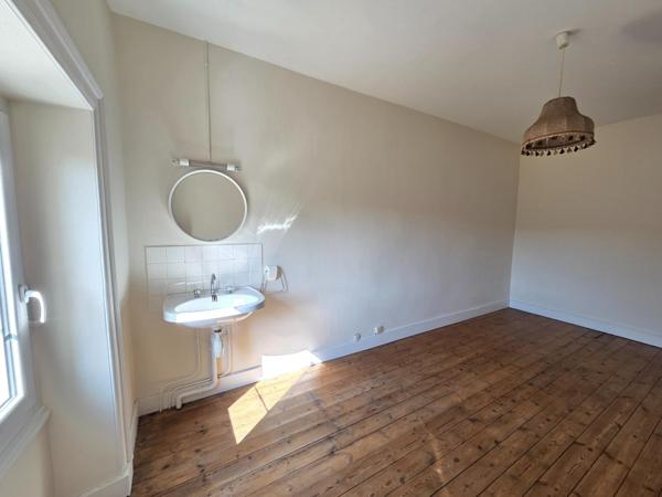 Maison à SAINT-JEAN-D'ANGELY, 17400 - 8 pièces 192m²