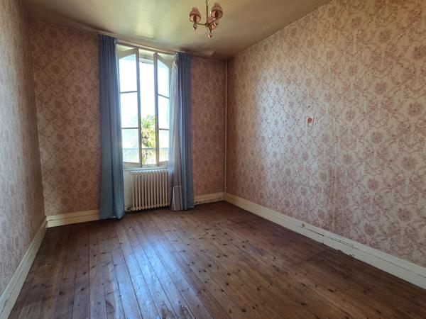 Maison à SAINT-JEAN-D'ANGELY, 17400 - 8 pièces 192m²