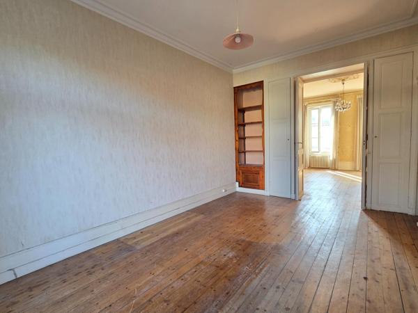 Maison à SAINT-JEAN-D'ANGELY, 17400 - 8 pièces 192m²