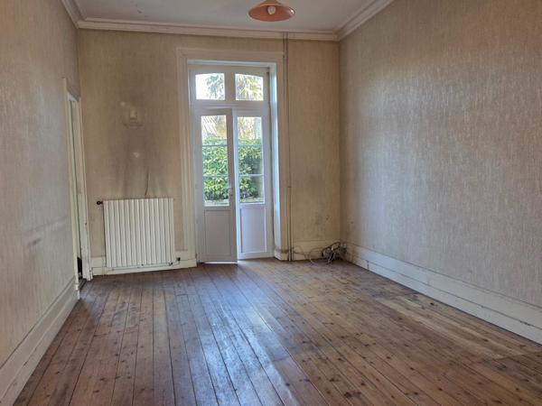 Maison à SAINT-JEAN-D'ANGELY, 17400 - 8 pièces 192m²