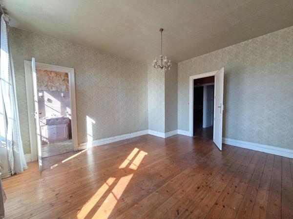 Maison à SAINT-JEAN-D'ANGELY, 17400 - 8 pièces 192m²