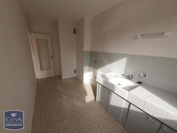 Appartement à louer 2 pièces 44.44m² Saint-Memmie (51470)