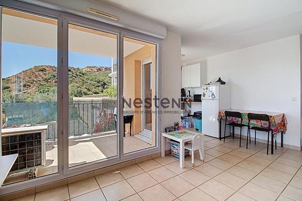 T2 Résidence avec Piscine, vue dégagée, balcon, exposition Ouest et place de parking