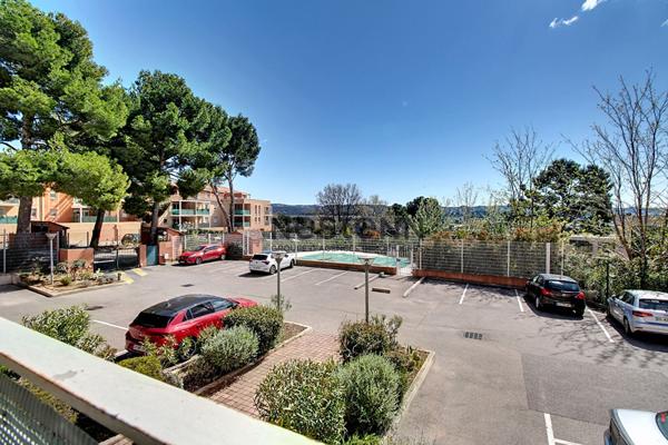 T2 Résidence avec Piscine, vue dégagée, balcon, exposition Ouest et place de parking