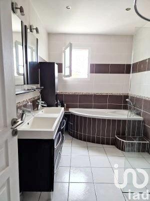 Maison 5 pièces de 141 m² à Thiers (63300)