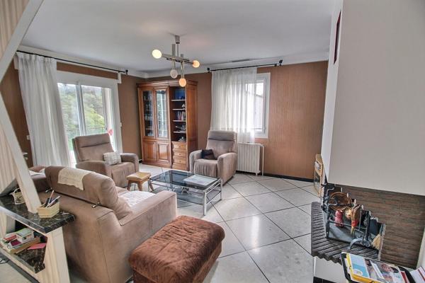 A VENDRE MAISON DE VILLE F4/5 SUR TERRAIN 3 FACES AU COEUR DU VILLAGE