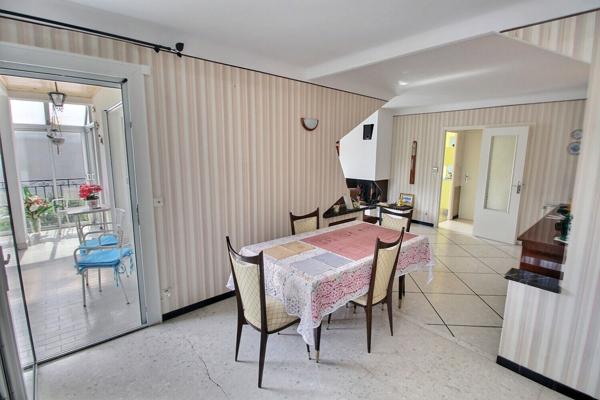 A VENDRE MAISON DE VILLE F4/5 SUR TERRAIN 3 FACES AU COEUR DU VILLAGE