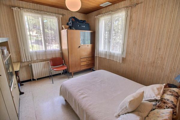 A VENDRE MAISON DE VILLE F4/5 SUR TERRAIN 3 FACES AU COEUR DU VILLAGE