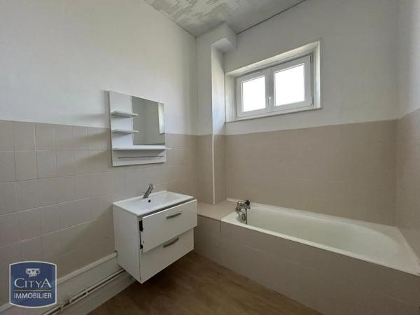 Appartement à louer 3 pièces 92m² Sedan (08200)