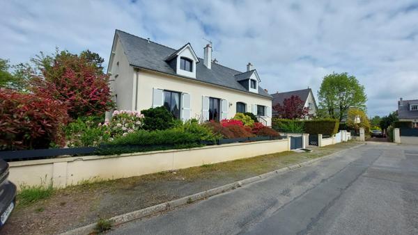 Maison de 8 pièces avec garage et jardin