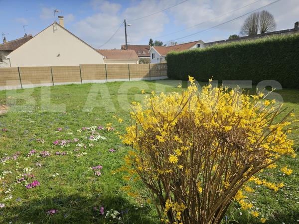 Terrain à bâtir de 318 m² pour une facade de 14m idéalement bien situé à 250 m du centre ville de Co