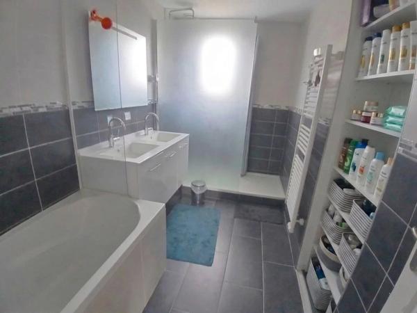 Vente                                                      Maison
                        
                     5 pièces                      108 m2                     à Saint-Sébastien-sur-Loire