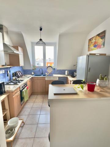 BREST, PLACE DD STRASBOURG, RARE, APT T2, BAIGNOIRE, GARAGE, CAVE, FAIBLES CHARGES, DERNIER ETAGE